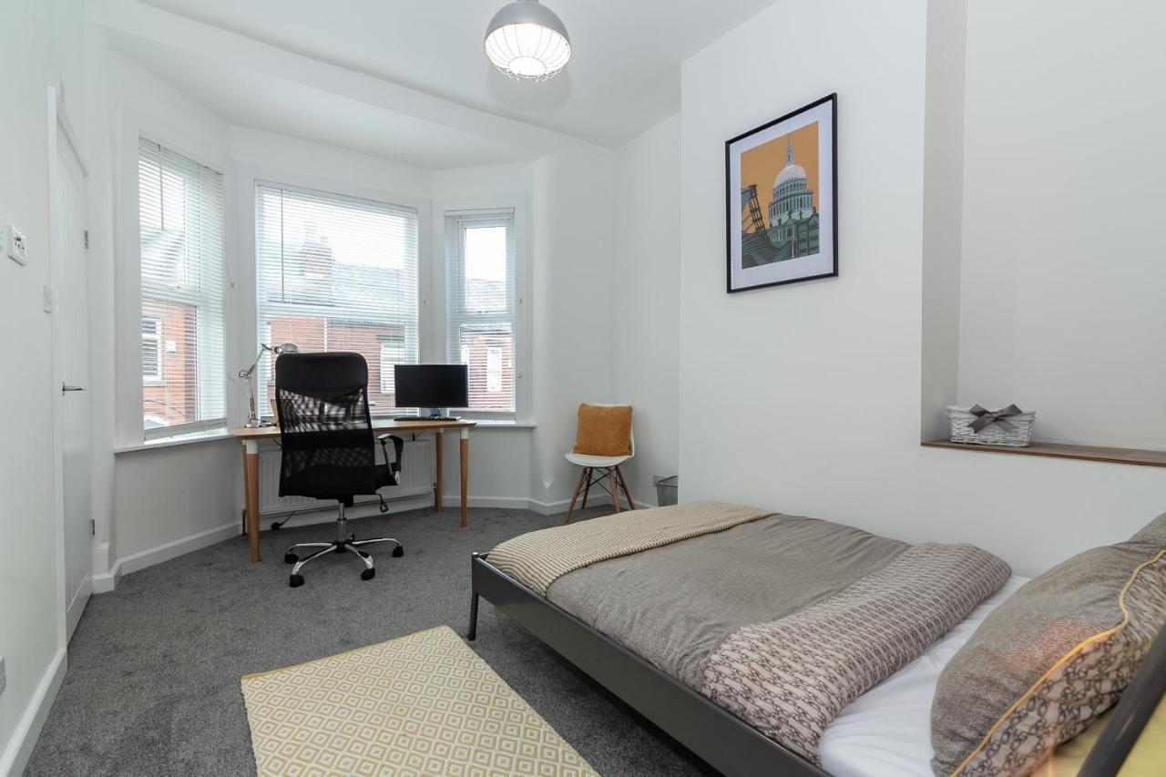Park House - Large 3 Bedroom Victorian House, 10 Mins From Manchester Luaran gambar